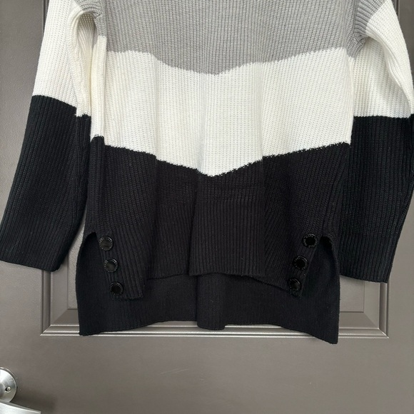 Karl Lagerfield Paris Color Blocked Cowl Neck Sweater Monochrome Size Medium - Picture 3 of 7